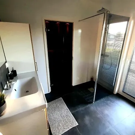 펜션 Maja Paernus Privaatse Hoovi, Sauna Ja Tasuta Parkimisega *